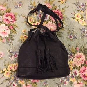 Bucket shoulder bag